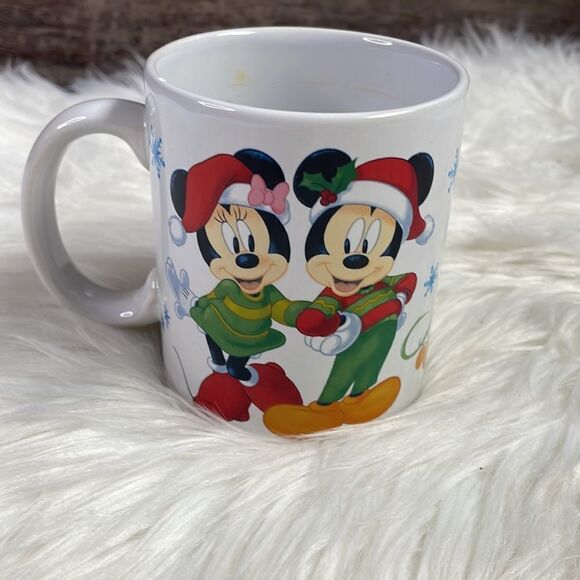 Disney Mickey and Minnie Christmas Cup 2018 - Picture 2 of 3